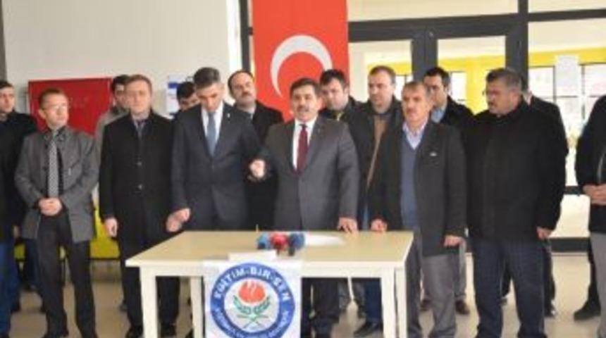 &Ccedil;ankırı&rsquo;dan 1128 Akademisyene Tepki