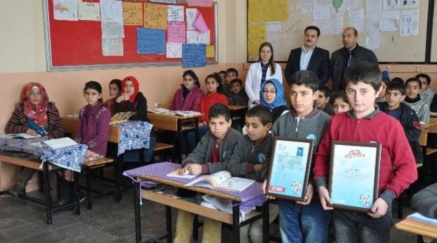 Muşlu &Ccedil;ocuklar Yetim Kardeşlerine Har&ccedil;lıklarını G&ouml;nderiyor