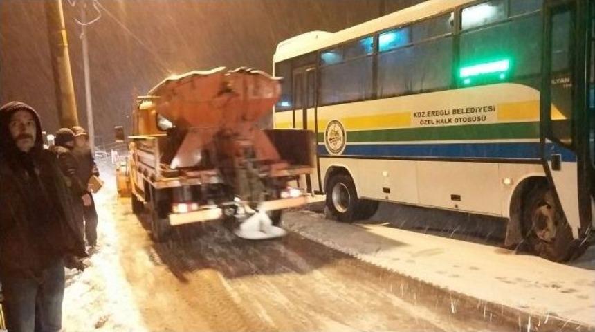 Hastane Yolu Kaza Nedeniyle Trafiğe Kapandı