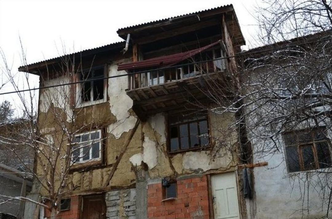 Tosya&rsquo;da Evleri Yanan Anne Ve &Ccedil;ocukları Sokakta Kaldı