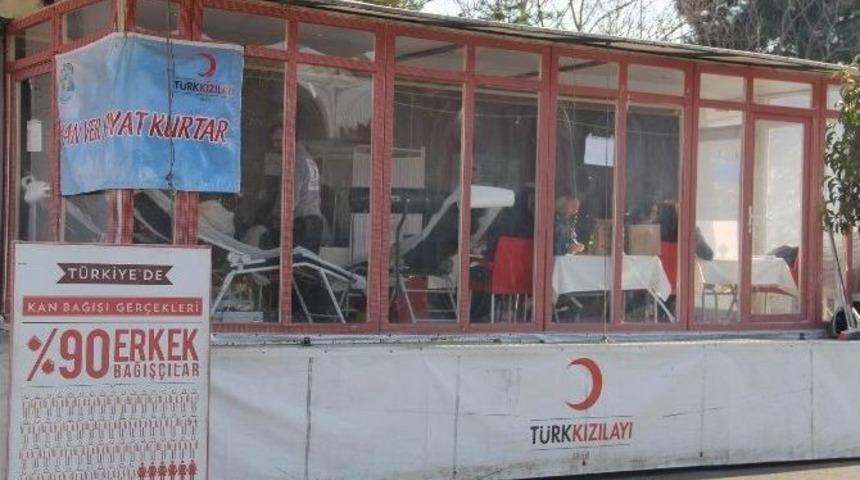 Edirne&rsquo;den Yola &Ccedil;ıkan Kızılay Tır&rsquo;ı Babaeski&rsquo;de Kan Topladı