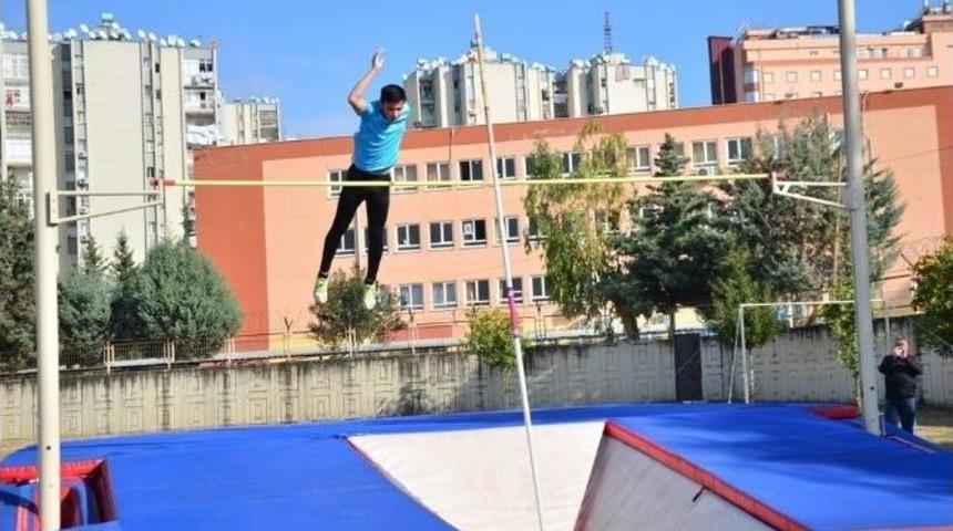 Adana&rsquo;da Salon Şampiyonası Atletizm İl Se&ccedil;meleri Tamamlandı