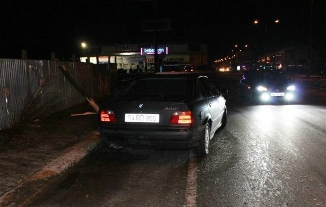 Aniden Yola &Ccedil;ıkan &Ccedil;ocuğa &Ccedil;arpmamak İ&ccedil;in Direksiyonu Kırınca Kaza Yaptı