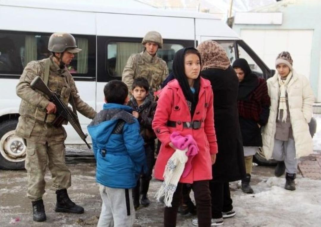 37 Sığınmacı Donmak &Uuml;zereyken Kurtarıldı