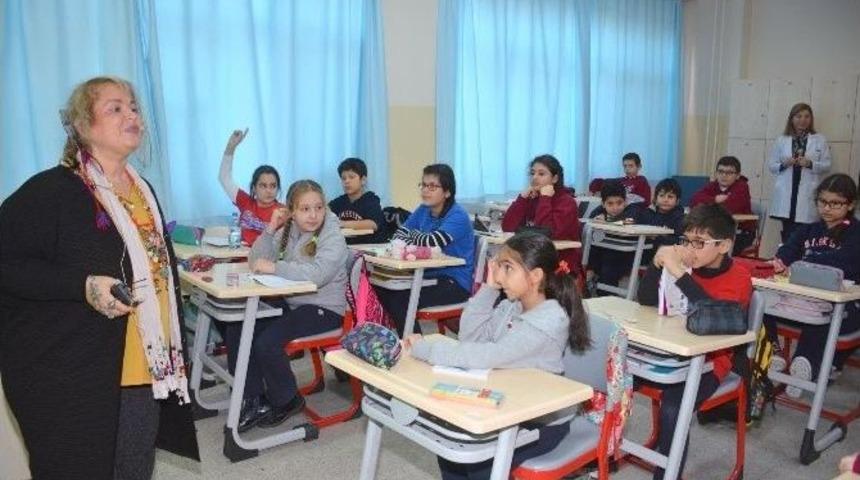 &Ccedil;ocuk Edebiyatının &Uuml;nl&uuml; İsminden &Ouml;ğrencilere &ldquo;şiir At&ouml;lyesi&rdquo; Dersi