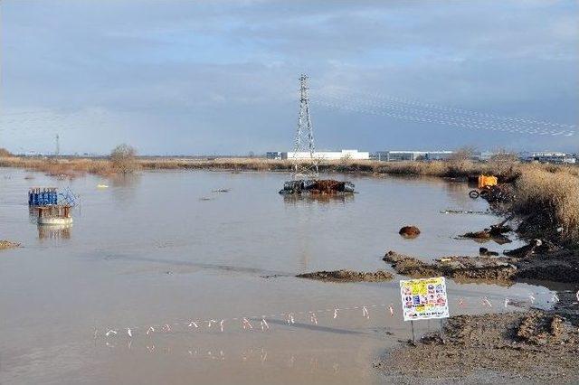 Otoyol İnşaatı Sular Altında