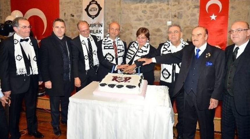 İzmir’de “siyah-beyaz” Gece