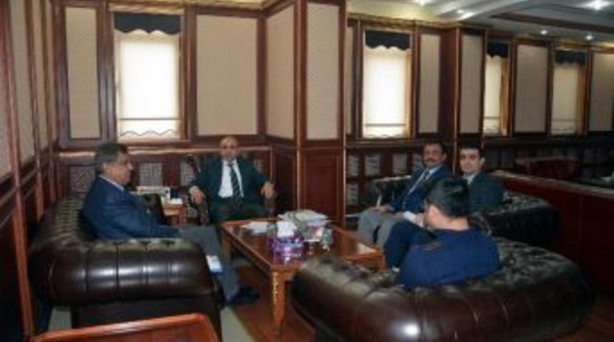 &Uuml;niversite G&uuml;neş Enerjisi &Ccedil;alışma Grubu, Başkan Kara&rsquo;yı Ziyaret Etti