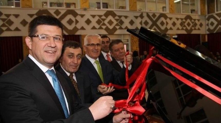 Başkan Subaşıoğlu Koroyla Birlikte T&uuml;rk&uuml; S&ouml;yledi