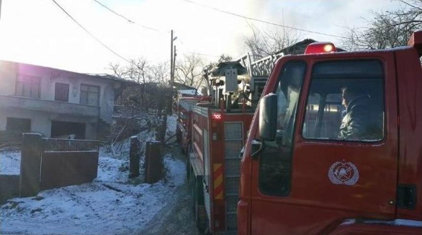 Ak&ccedil;akoca&rsquo;da Ev Yangını