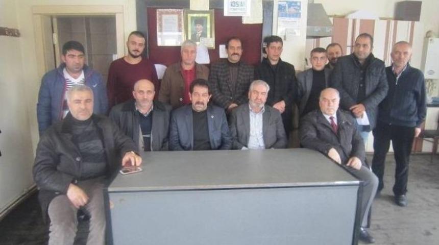 Minib&uuml;s&ccedil;&uuml;ler Ve Dolmuş&ccedil;ular Odası Y&ouml;netimi Ve Başkanı Yılmaz Ağg&ouml;n, Duraklardaki Minib&uuml;sleri Denetledi