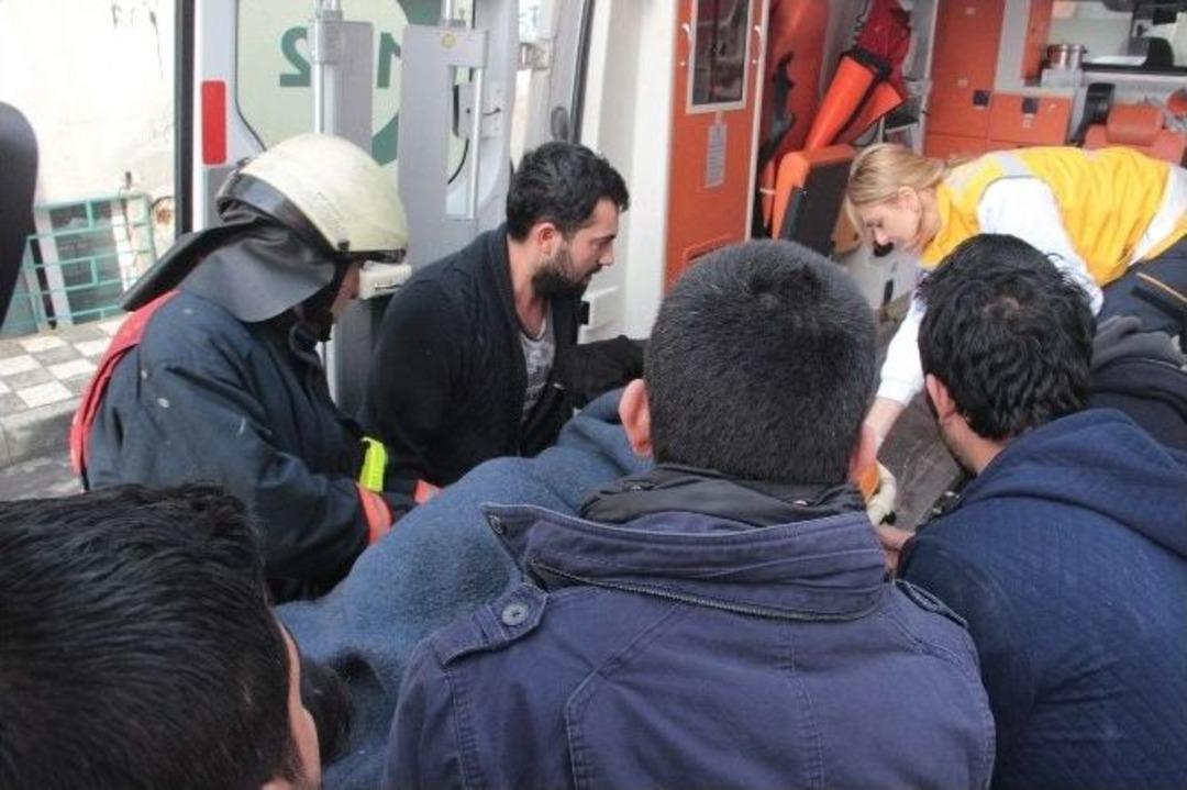 Yangından Etkilenen Kadın, İtfaiye Tarafından Kurtarıldı