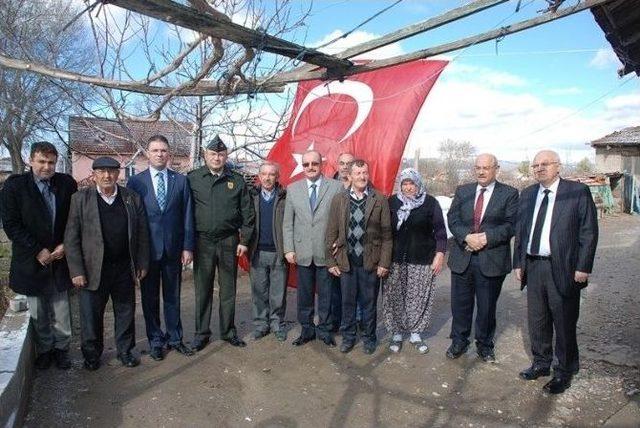 Vali Kocatepe’den Şehit Ailesine Ve Yaralı Askerlere Ziyaret