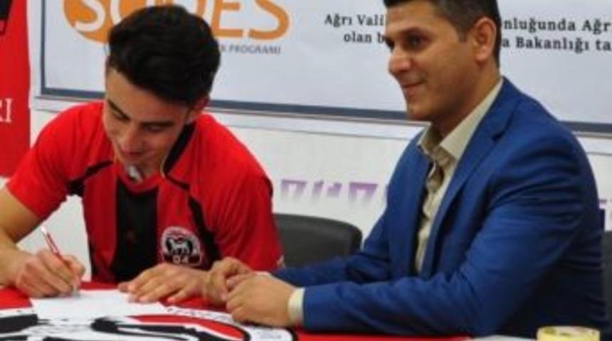 Ağrı Gen&ccedil;lerbirliği Spor Caner İlyas İle Anlaştı