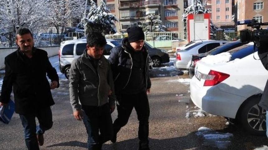 Sahte Polisler Altın Ve Paralarla Ka&ccedil;arken Yakalandı