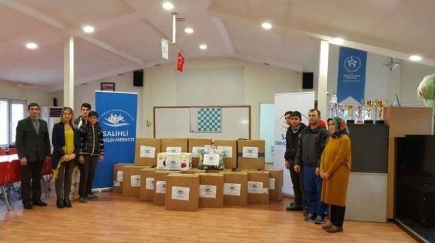 Salihli Gen&ccedil;lik Merkezi&rsquo;nden Bayırbucak T&uuml;rkmenlerine Yardım