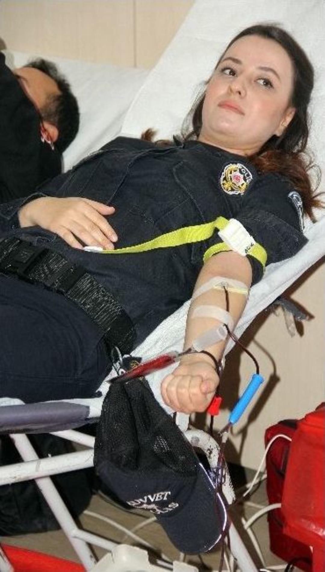 Polislerden Kan Bağışı