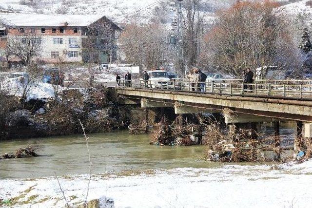 Vurduğu Ördeğin Peşinden Giderken Irmakta Kayboldu