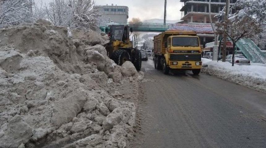Muş&rsquo;ta Karla M&uuml;cadele Devam Ediyor
