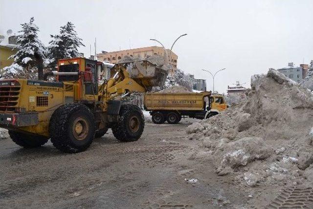 Muş’ta Karla Mücadele Devam Ediyor