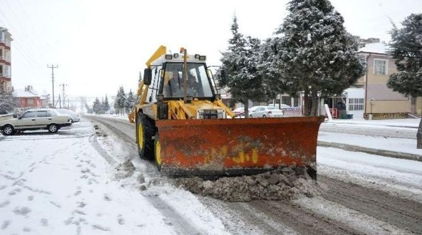 Karaman Belediyesi Karla Mücadele Çalışmasını Sürdürüyor