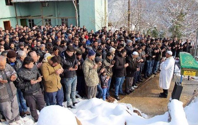 Karabük’te Domuz Gribinden Ölen Şahıs Toprağa Verildi