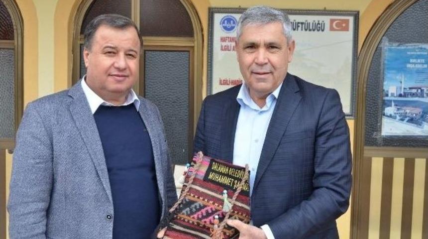Hayırsever İş Adamına Başkan Şaşmaz&rsquo;dan Plaket
