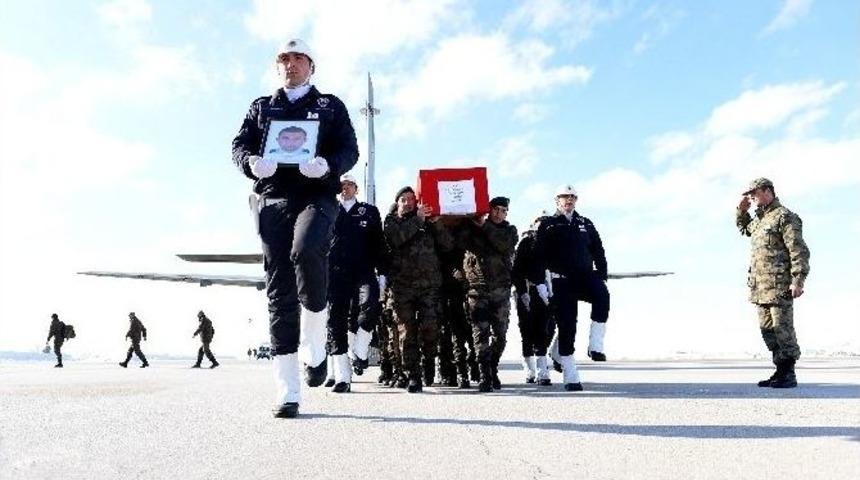 Şehit Polis &Ouml;m&uuml;r Erbay&rsquo;ın Cenazesi Erzurum&rsquo;a Getirildi