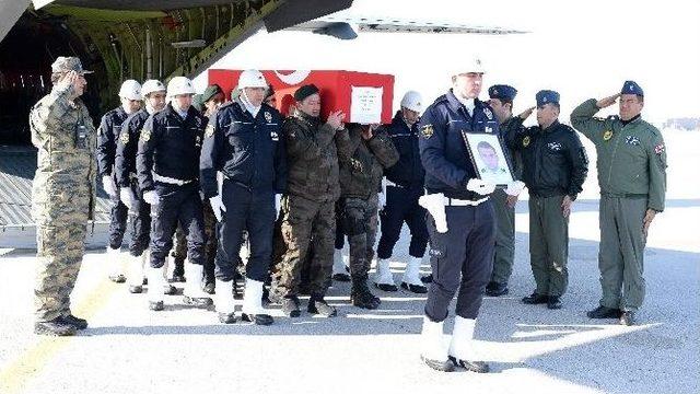 Şehit Polis Ömür Erbay’ın Cenazesi Erzurum’a Getirildi