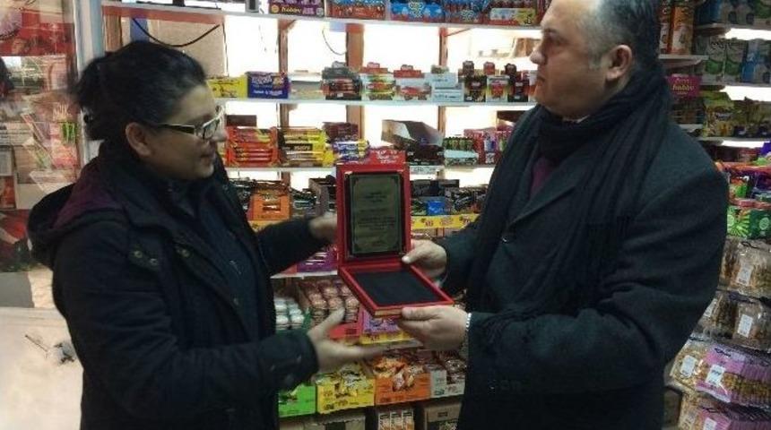 O B&uuml;feciye &lsquo;cesaret Plaketi&rsquo; Verildi