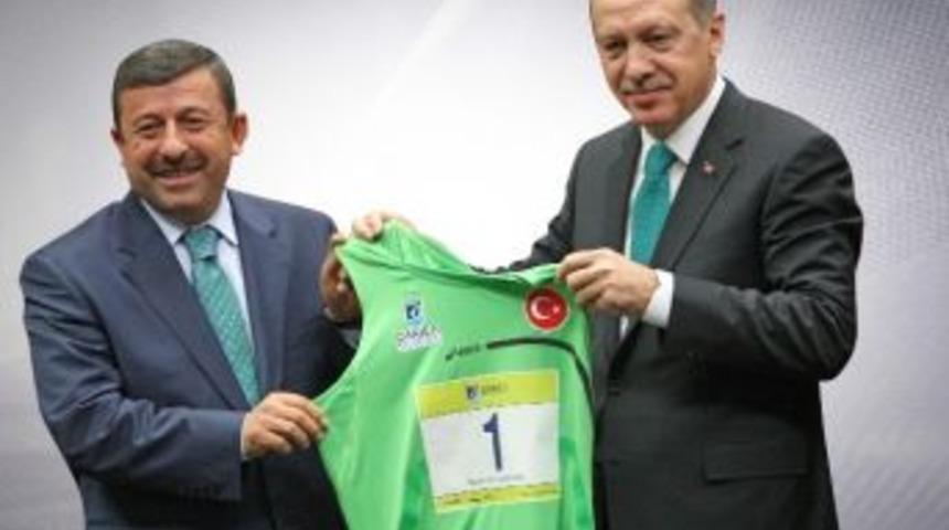 Atletizm Federasyonu&rsquo;ndan Başkan Karabacak&rsquo;a &Ouml;d&uuml;l