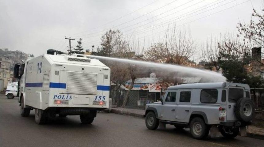 Siirt&rsquo;te İzinsiz G&ouml;steriye Polis M&uuml;dahalesi