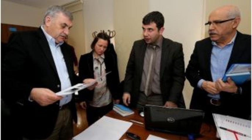 Başkan To&ccedil;oğlu Uzun &Ccedil;arşı Yenileme Projesinde İhaleyi Alan Firma Yetkilleriyle Bir Araya Geldi