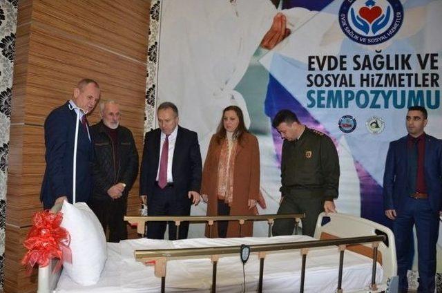 Düzce Belediyesi Akülü Araç Ve Hasta Yatağı Verdi