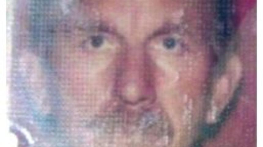 Merdivenlerden D&uuml;şen Yaşlı Adam &Ouml;ld&uuml;