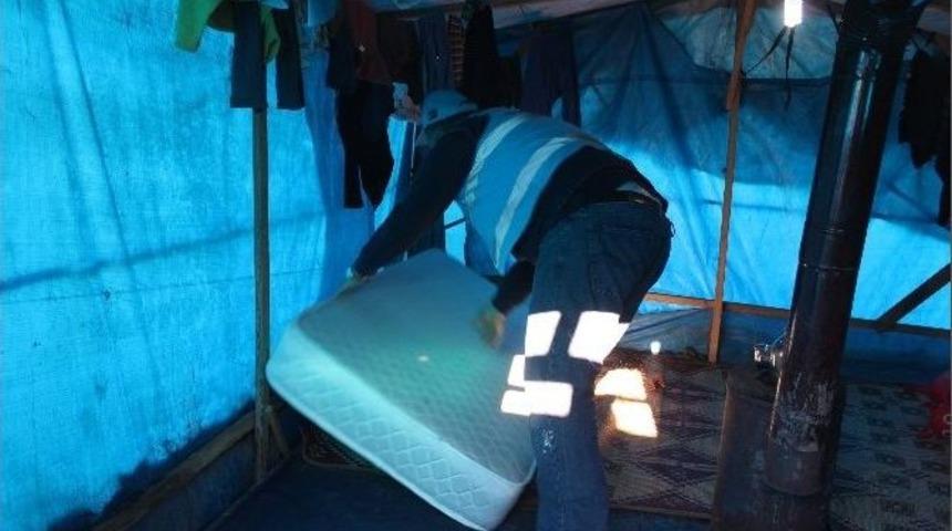 Suriyeli Sığınmacılara Yatak Ve Yorgan Yardımı