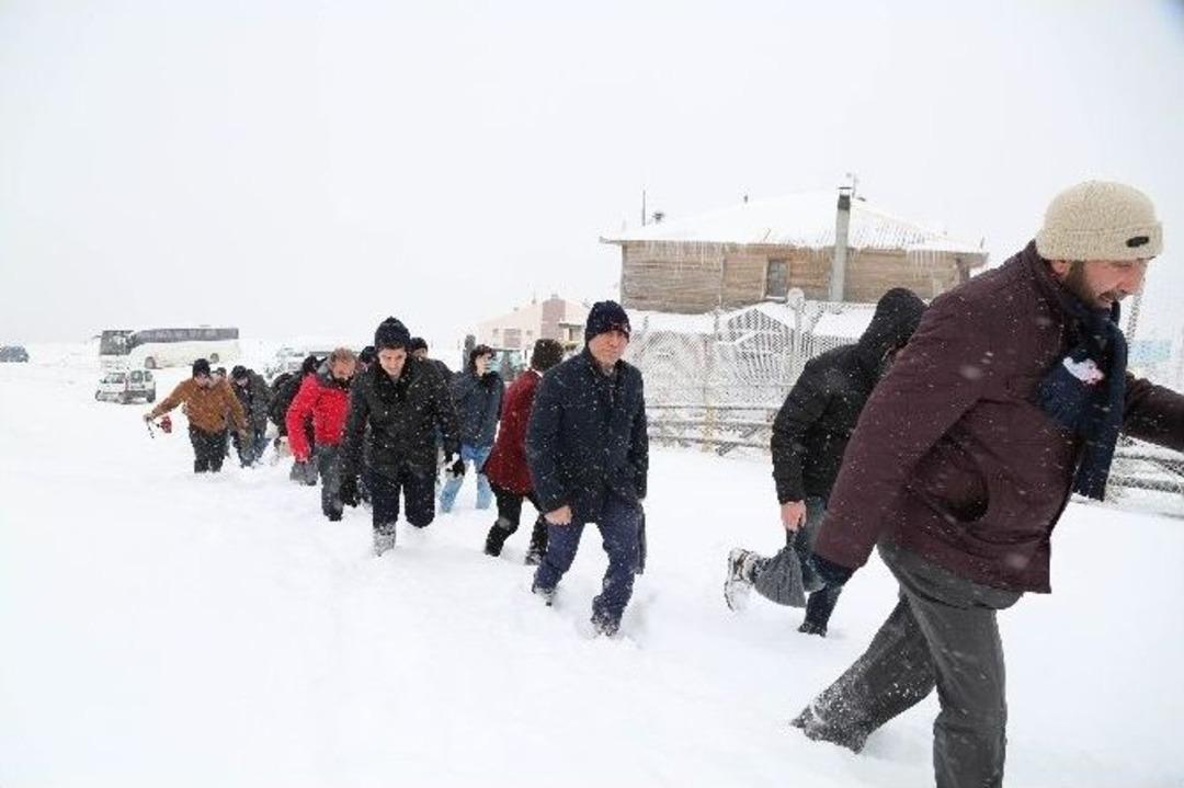 Başkan Gen&ccedil;, 30 &Uuml;lkeden 60 &Ouml;ğrenci İle Akdağ&rsquo;da Kuşlara Bıraktı