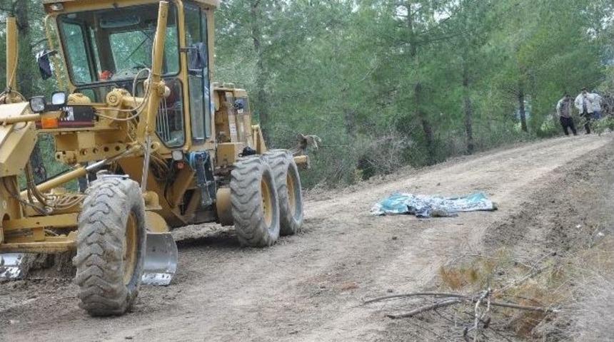 Greyderin Altında Ezilerek &Ouml;ld&uuml;