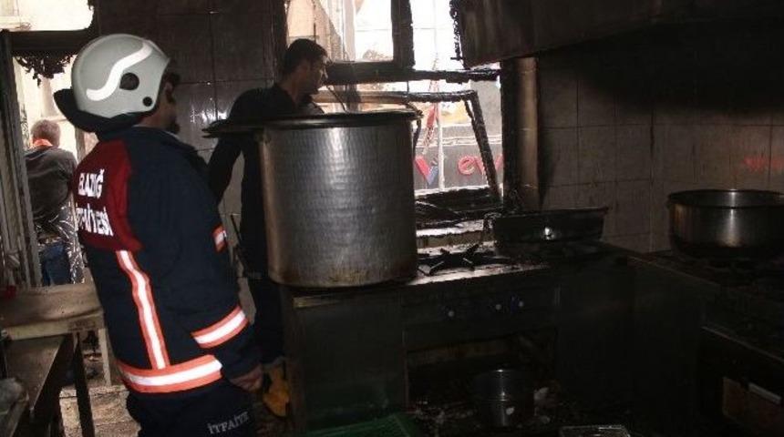 Elazığ&rsquo;da Lokantada &Ccedil;ıkan Yangın Korkuttu