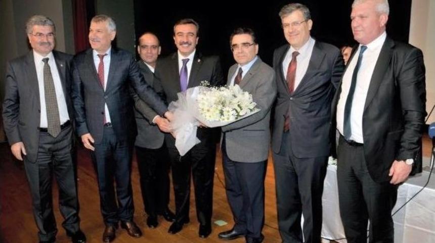 Prof. Dr. Oyan: "t&uuml;rkiye Her An Krize D&uuml;şebilecek Kırılgan Bir &Uuml;lke"