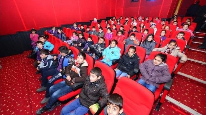 6 Bin &Ouml;ğrenciye Sinemalı Karne Hediyesi