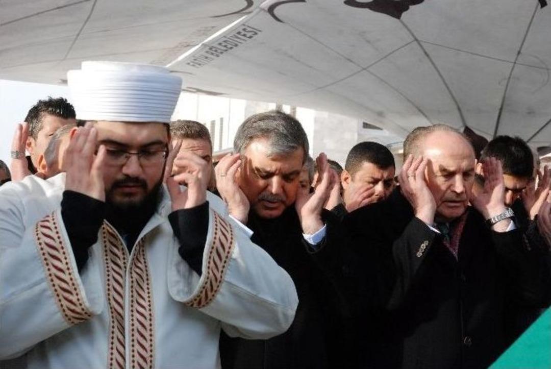 İş Adamı Remzi G&uuml;r&rsquo;&uuml;n Babası Son Yolculuğuna Uğurlandı