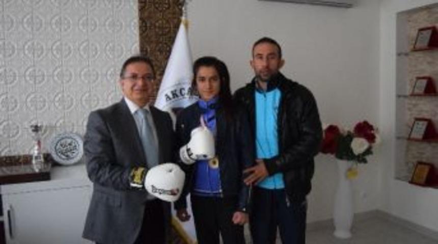 Başkan Kazgan&rsquo;dan, Şampiyon Boks&ouml;re Altın &Ouml;d&uuml;l&uuml;