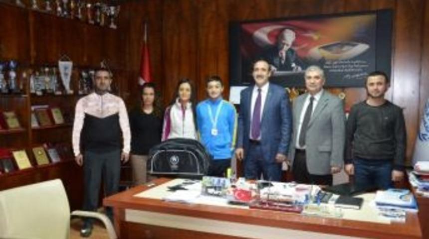 Malatyalı Y&uuml;z&uuml;c&uuml; Metahan Altuntop Altın Madalya Kazandı