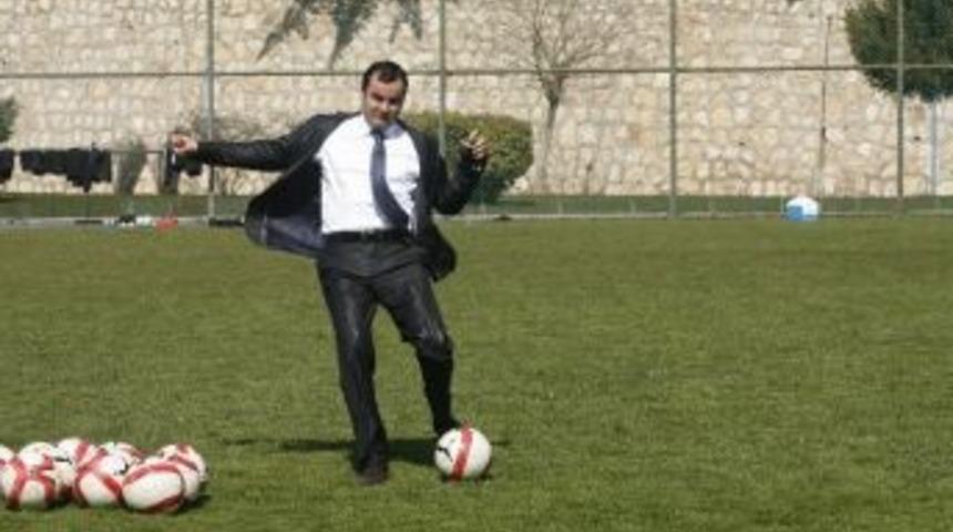 B&uuml;y&uuml;kşehir Belediyespor Başkanı Toprak&rsquo;tan Hakemlere Sitem