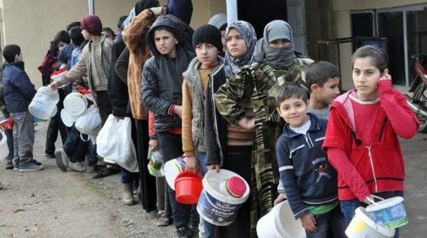 Hayırseverden Suriyelilere Sıcak Yemek