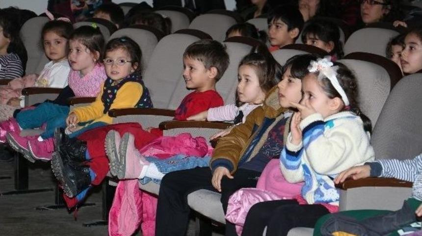 Başkan Din&ccedil;&rsquo;ten &Ccedil;ocuklara Erken Karne Hediyesi