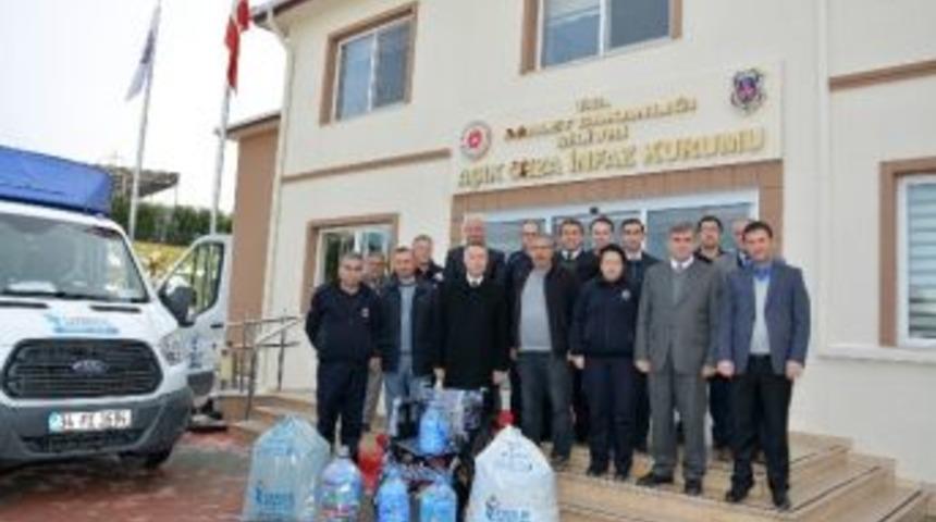 Mahkumlar Plastik Kapak Topladı