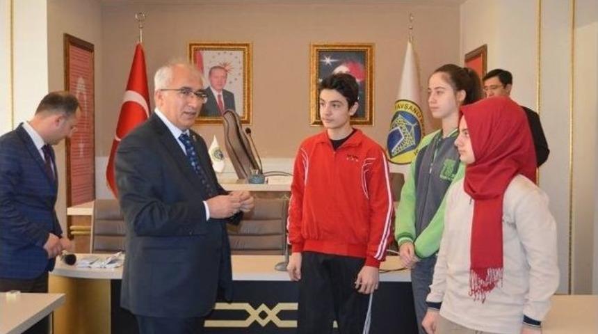 Başkan G&uuml;ler, Teog Birincilerini &Ouml;d&uuml;llendirdi