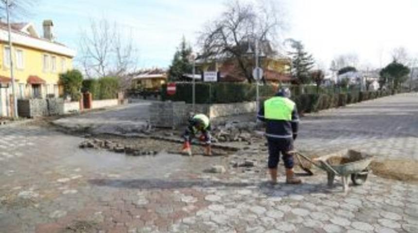 &Ouml;zkum Caddesinin Parkeleri D&ouml;şeniyor